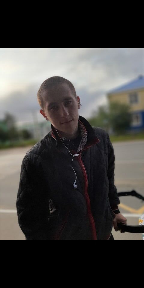  33288220  Alexander, 27 ,    -