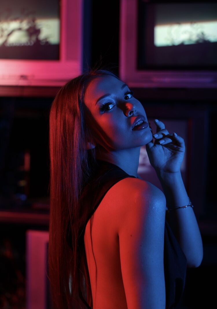  --,   Maria, 25 ,     , c 