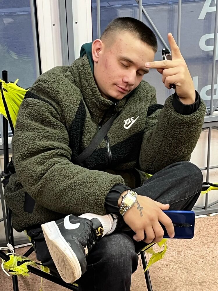  39376400  Evgeny, 21 ,    