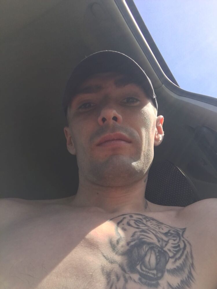  28573560  , 33 ,    