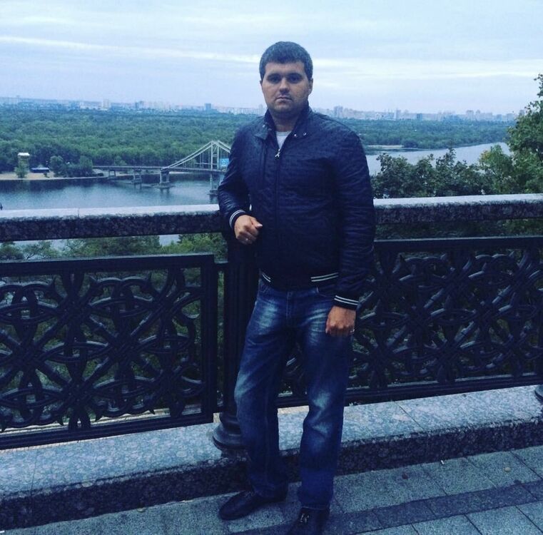  ,   Anton, 37 ,   ,   