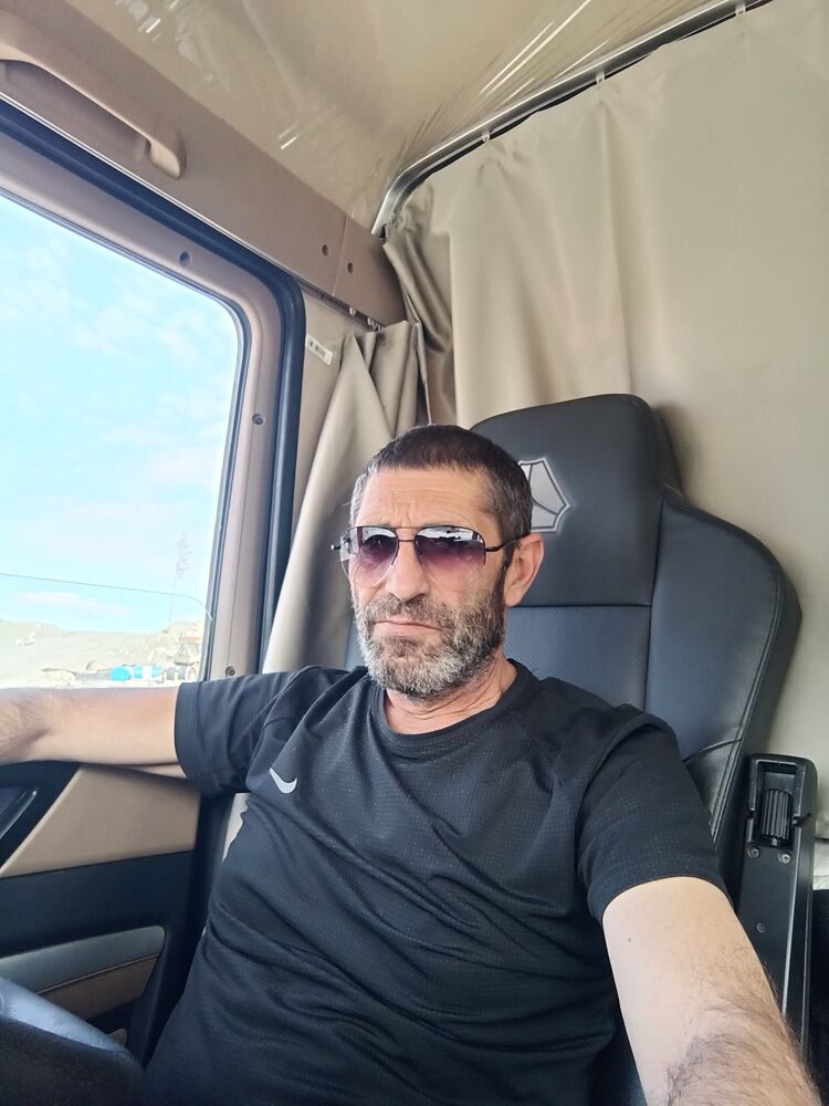  52918920  Ruben, 53 ,    