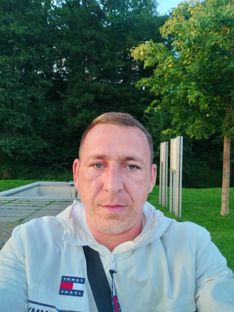  Bad Laer,   Anatoli, 37 ,   ,   