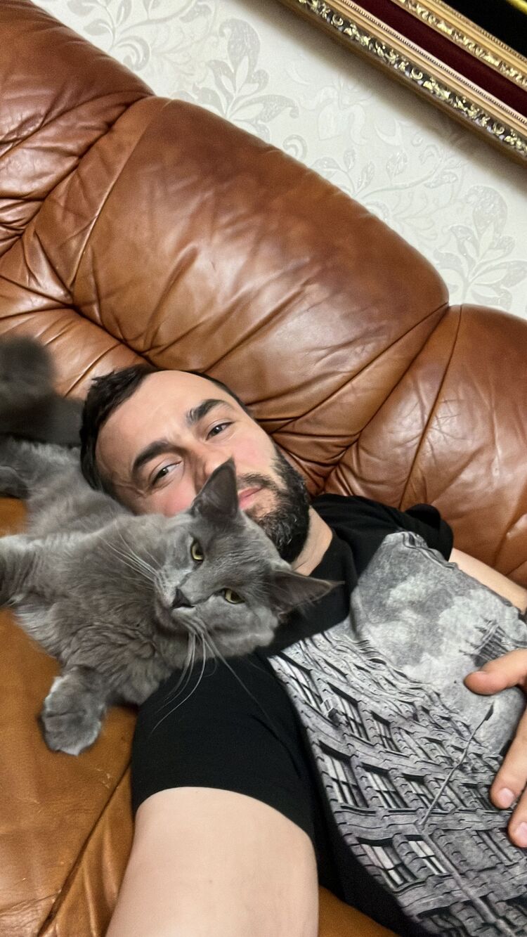  44641020  Black, 39 ,    