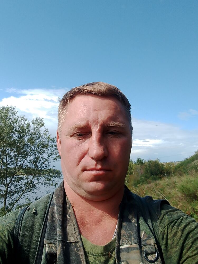 45900570  Denis, 46 ,    