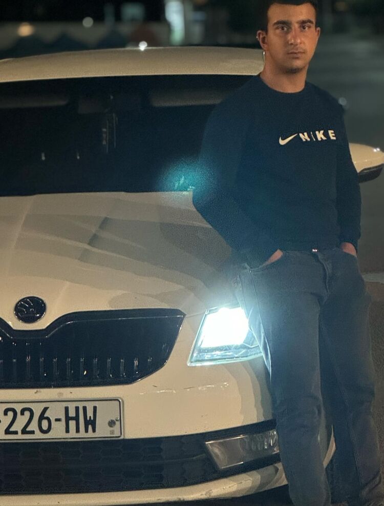  48555210  Emil, 21 ,    