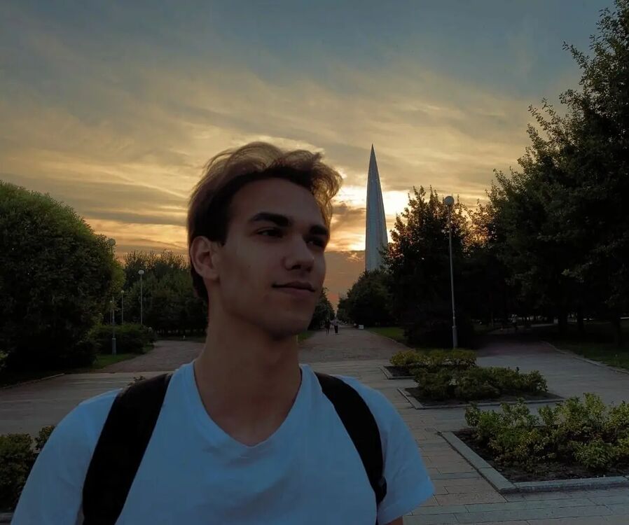  34568010  Alexei, 24 ,    -