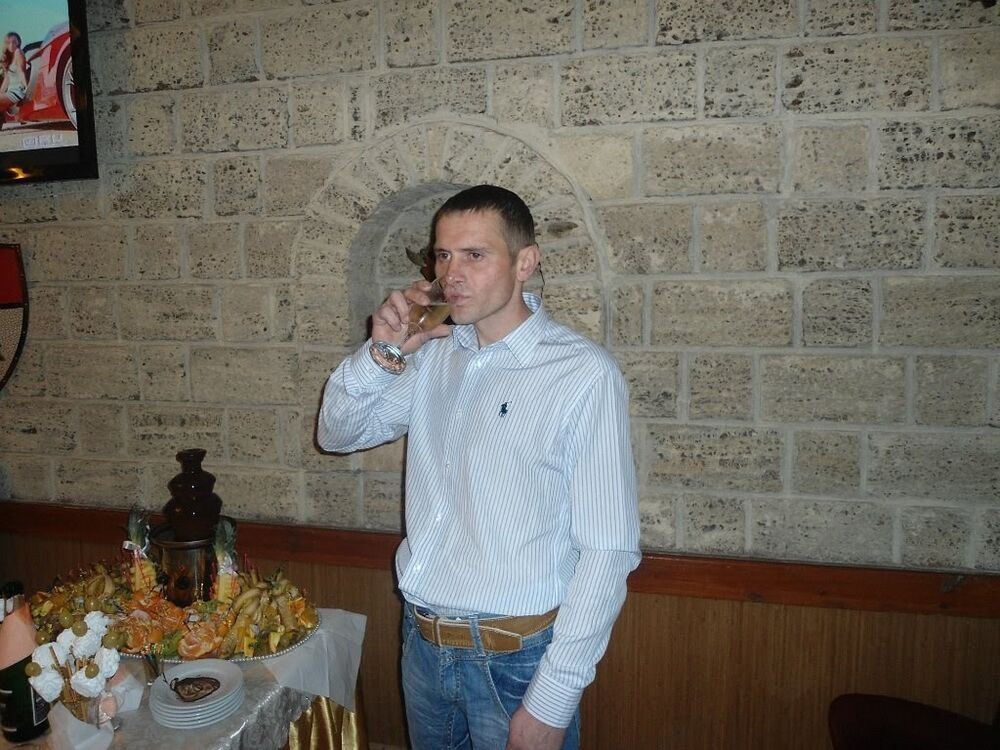  14718070  Viktor, 50 ,    