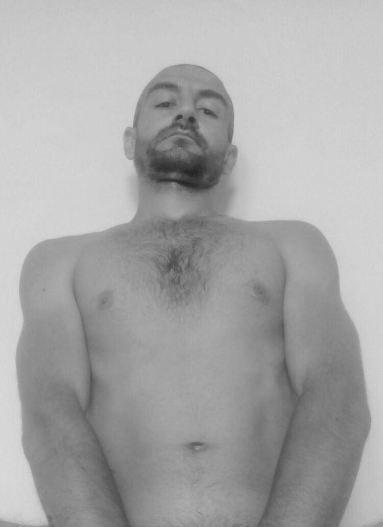 8002210  Artur, 42 ,    