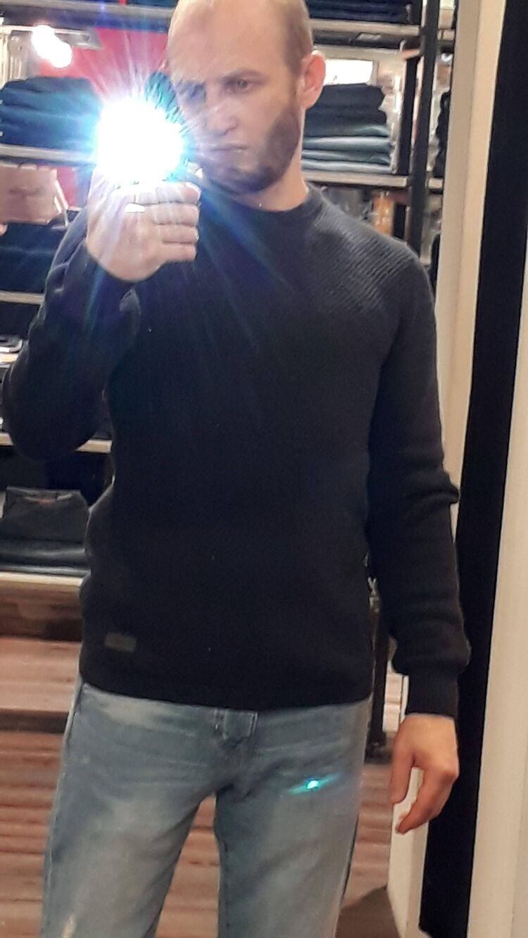  54401560  Vlad, 47 ,    