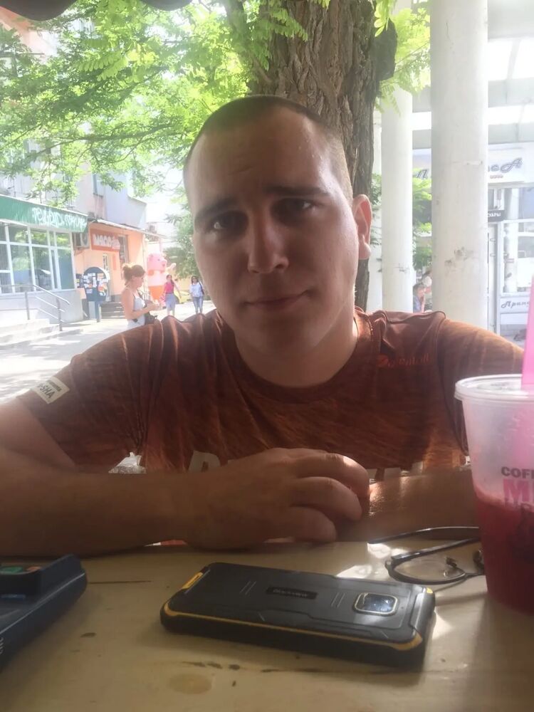  44446750  Dmitrii, 32 ,    