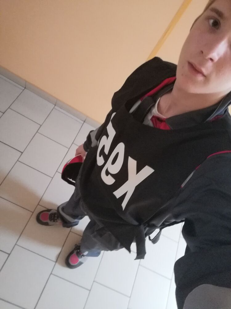  23960870  , 23 ,    