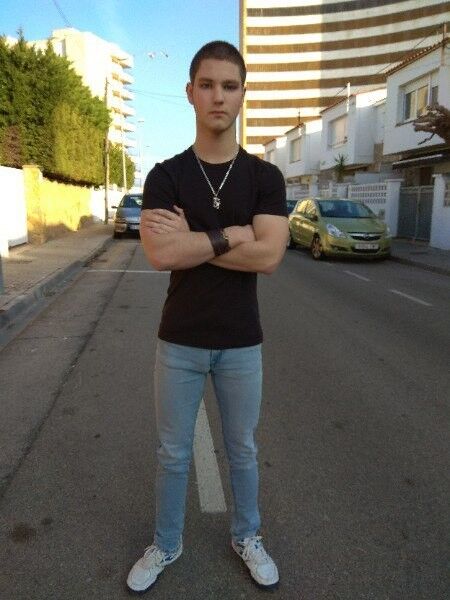  Figueres,   , 25 ,   