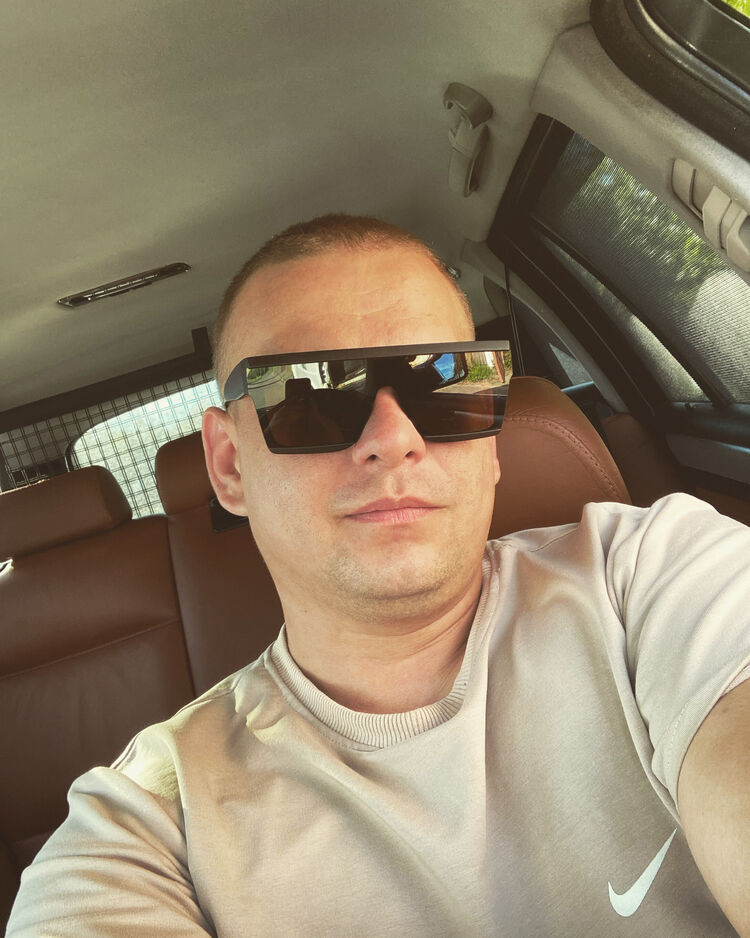  45266400  Leonid, 33 ,    