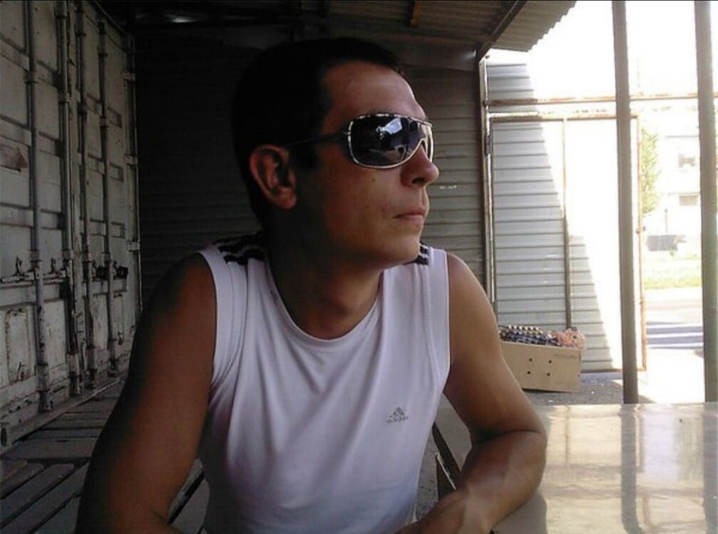  48547560  Artem, 38 ,    