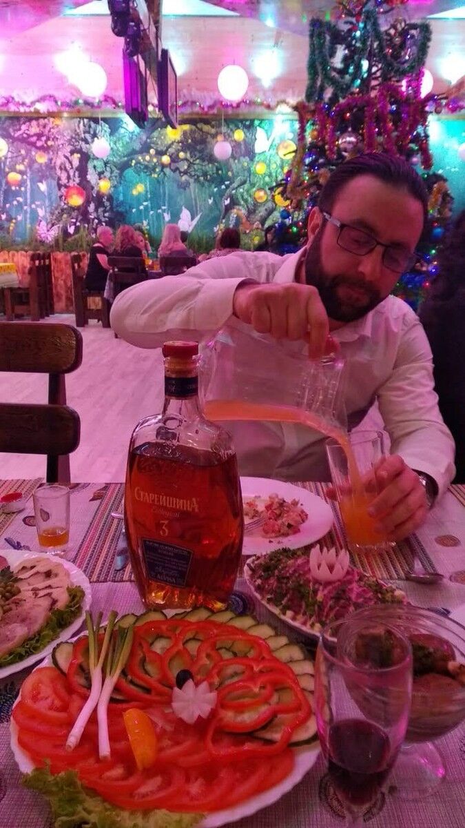  ,   Artur, 43 ,   ,   , c 