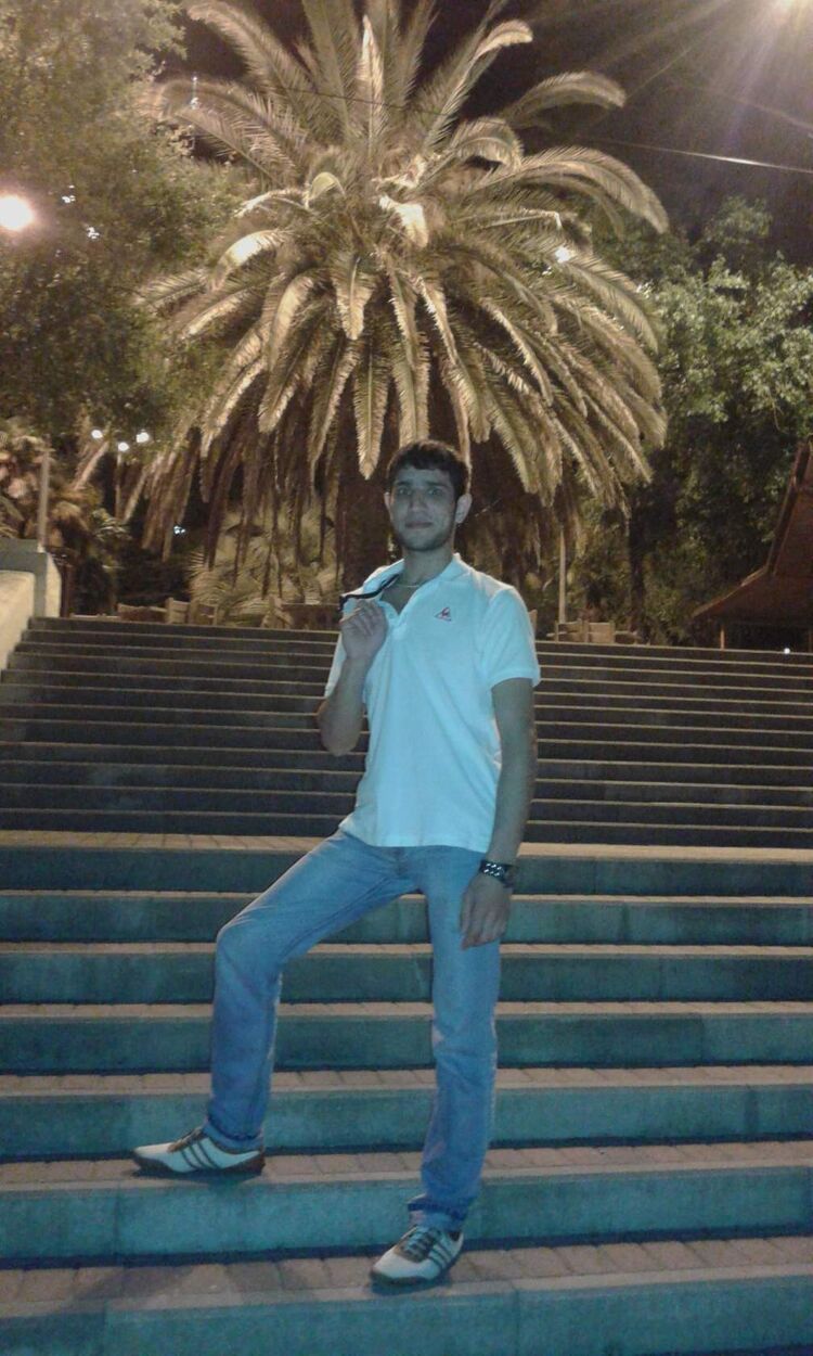  40033140  Ikram, 25 ,    