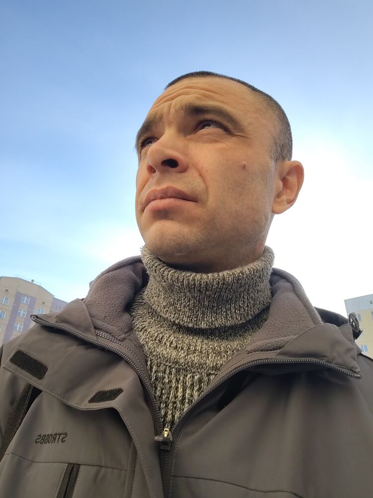  49846840  Viktor, 42 ,    