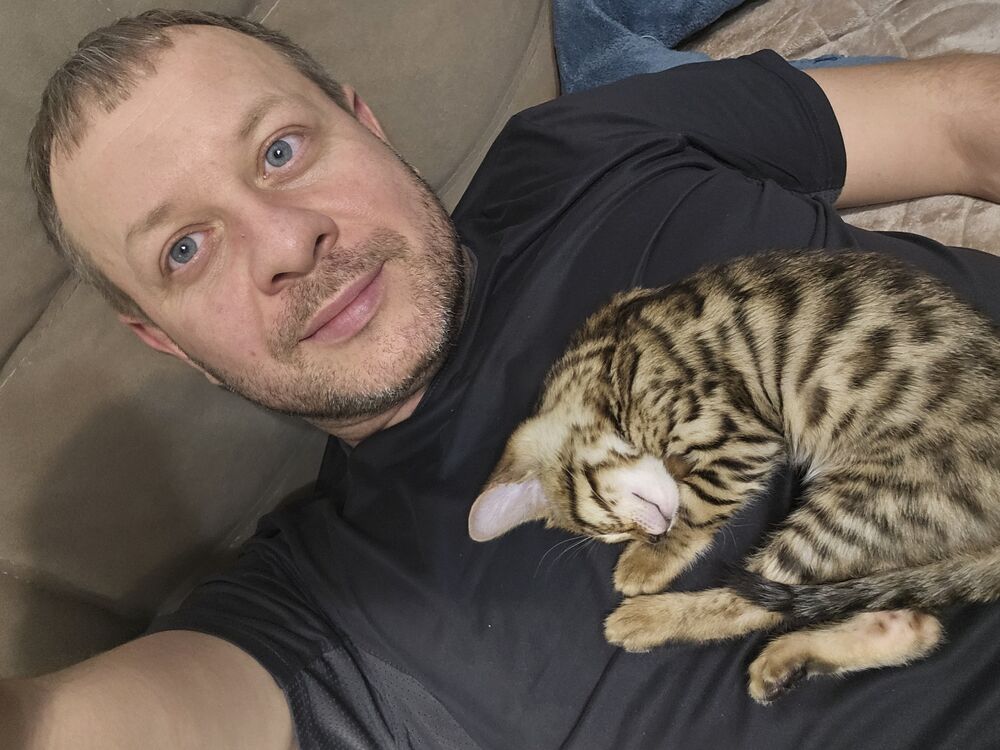  ,   Viktor, 41 ,   ,   
