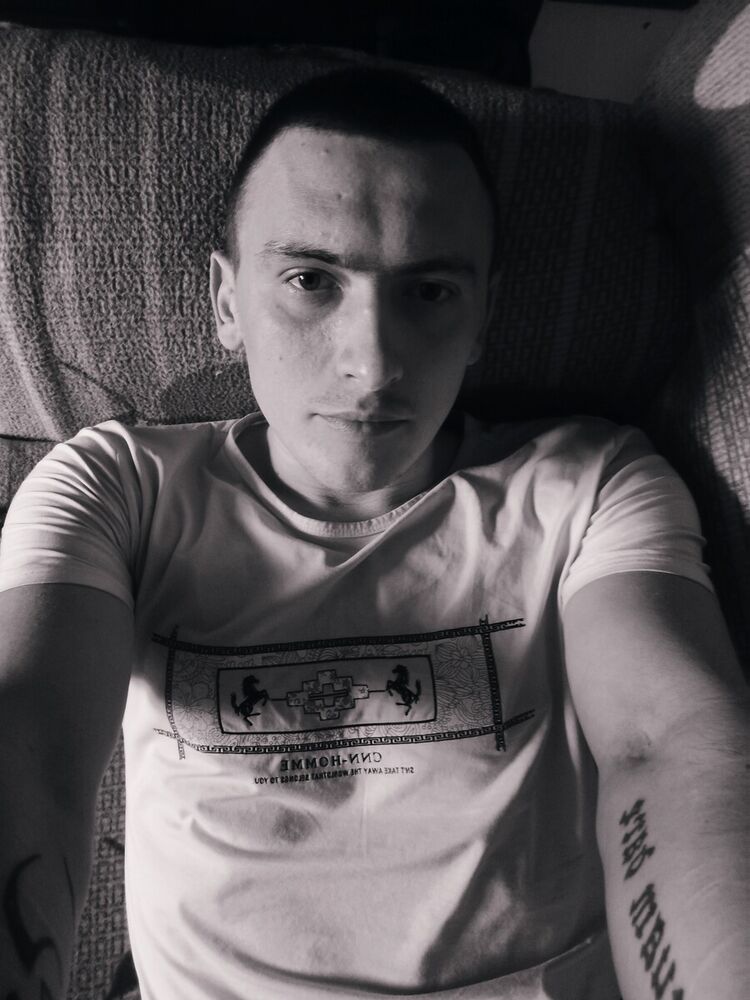  22422680  Vlad, 34 ,    