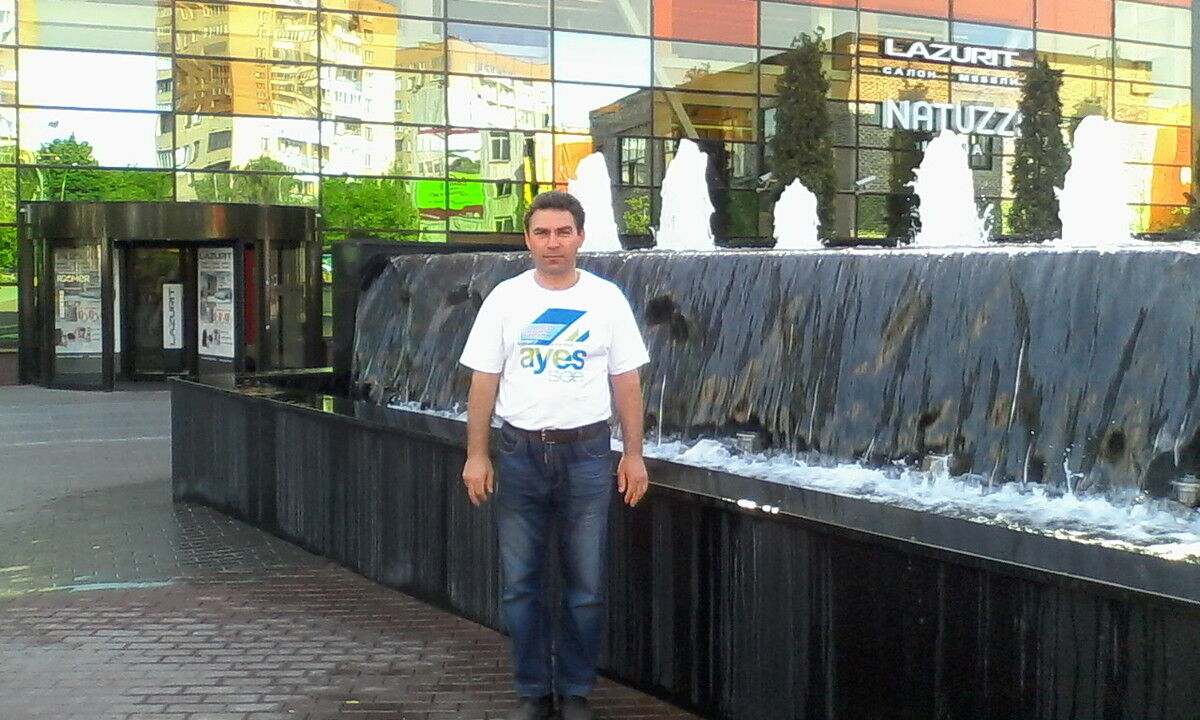  5207600  Ivan, 30 ,    