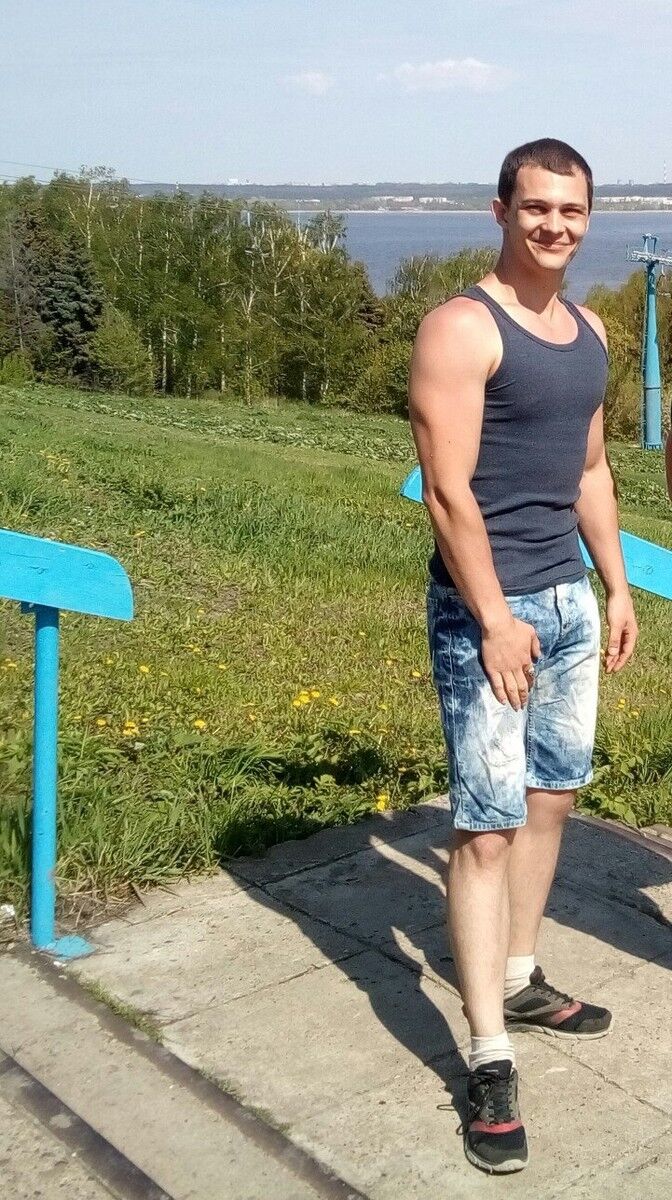  8404570  Maks, 34 ,    