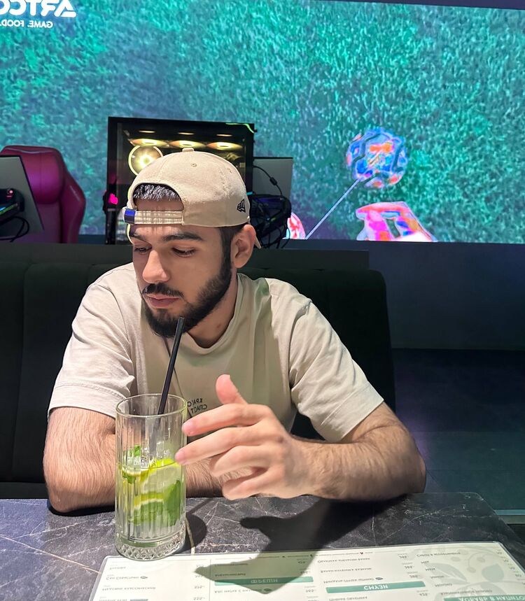  53708910  Amid, 21 ,    