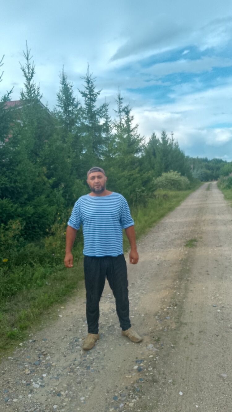  45462790  Rustam, 44 ,    