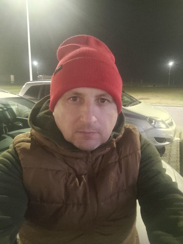  ,   Viktor, 39 ,   ,   