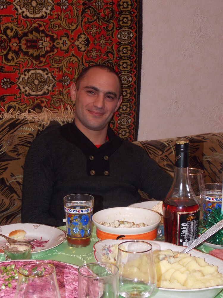  5590880  Andrei, 44 ,    
