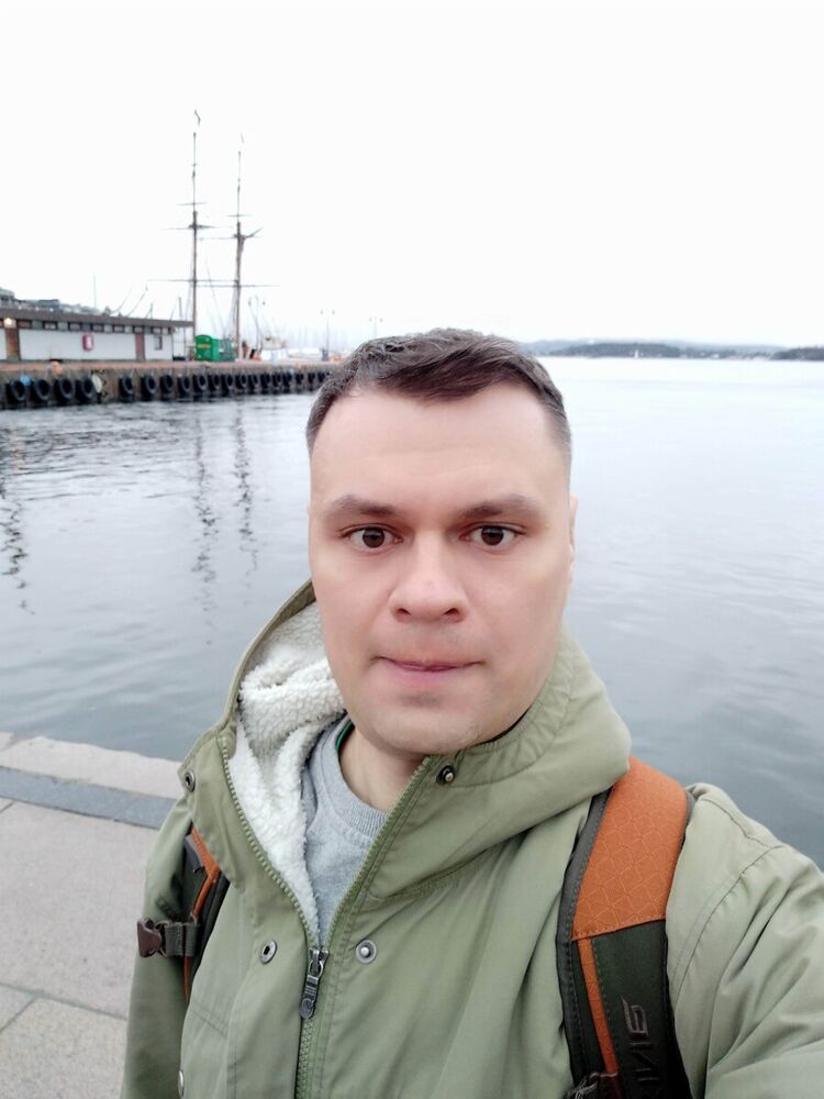  20531900  Anton, 39 ,    