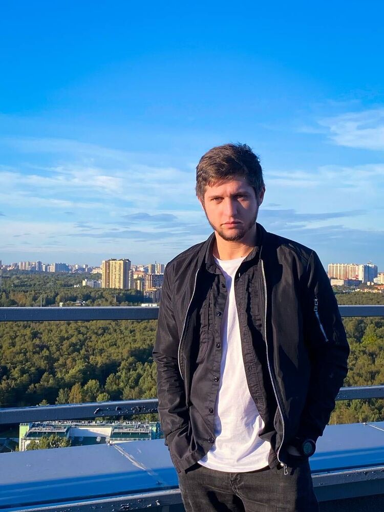  53864390  Deniev, 27 ,    