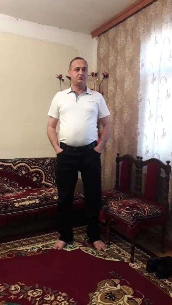  18335200  Anar, 49 ,    