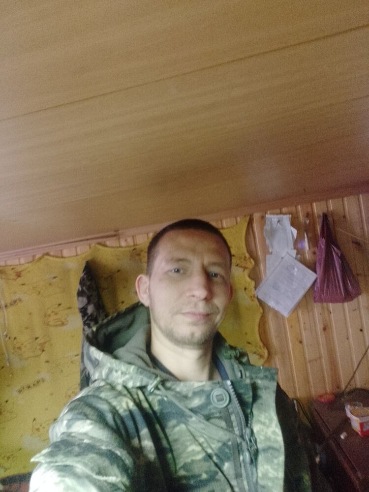  48039760  Denis, 38 ,    