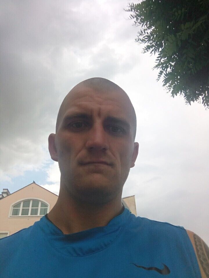  21945920  Adrian, 30 ,    