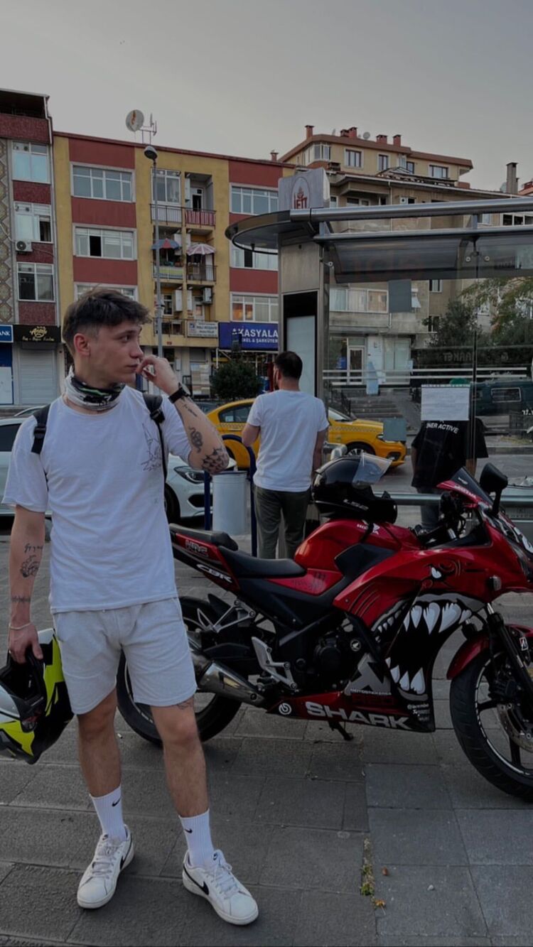  43043130  Emre, 24 ,    