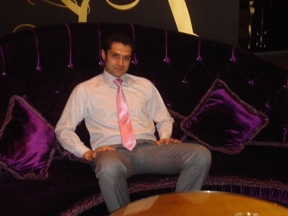  8944700  Aleks, 48 ,    