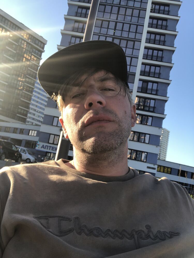  33587720  Vladi, 40 ,    