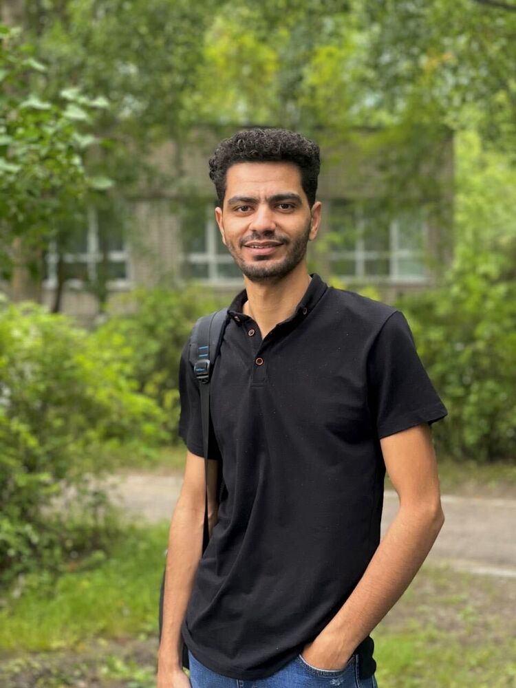  38218070  Hossam, 27 ,    