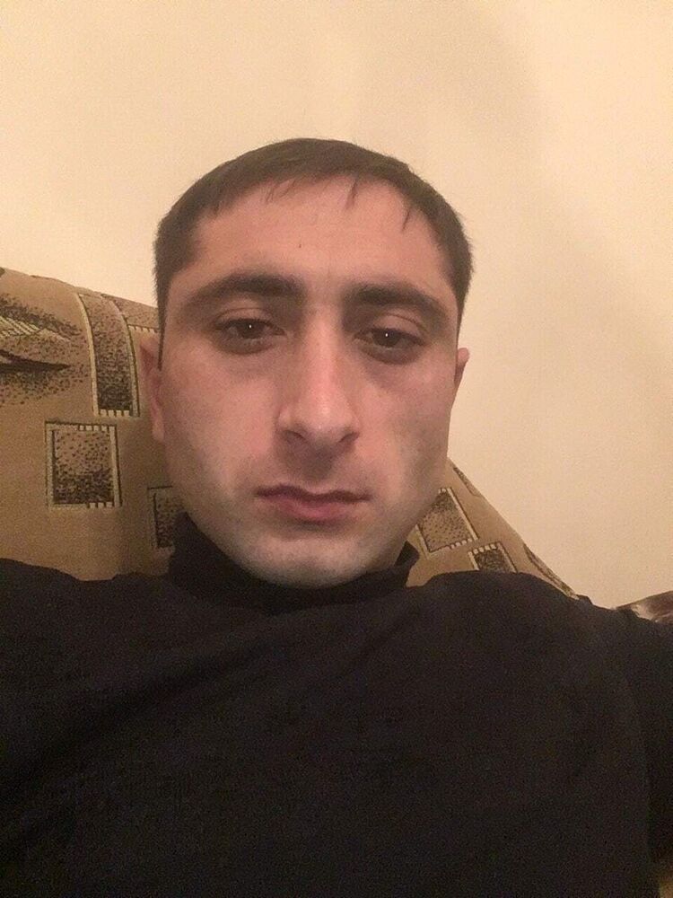  20446320  Armen, 35 ,    