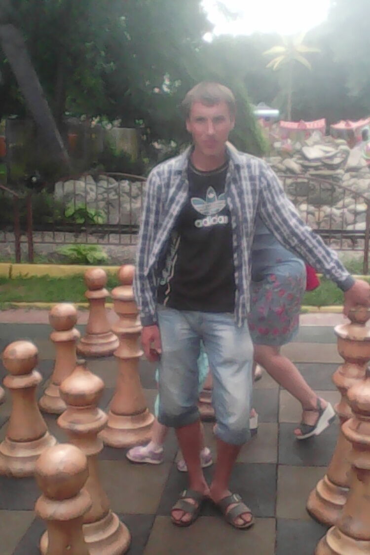  ,   Sergio, 37 ,   ,   , c 