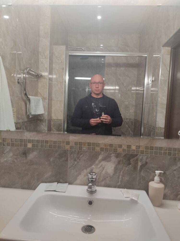  27719910  Roman, 39 ,    