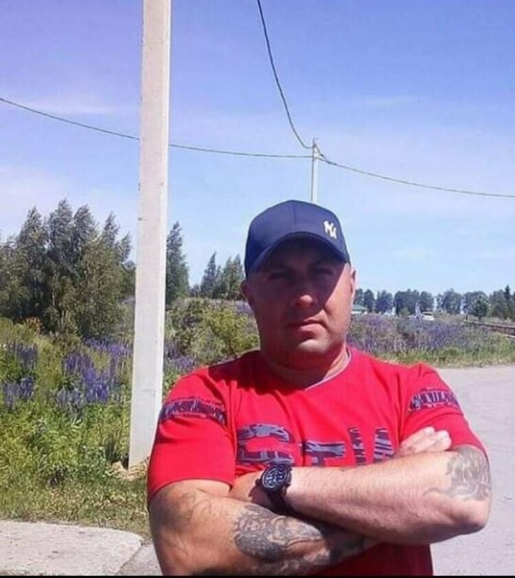  53775800  Alexander, 44 ,    