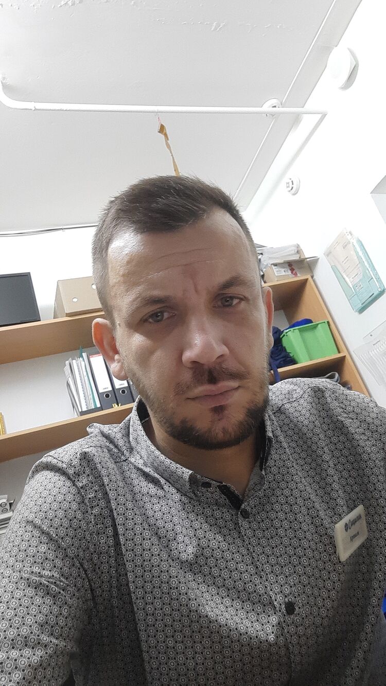  37124760  Artem, 37 ,    