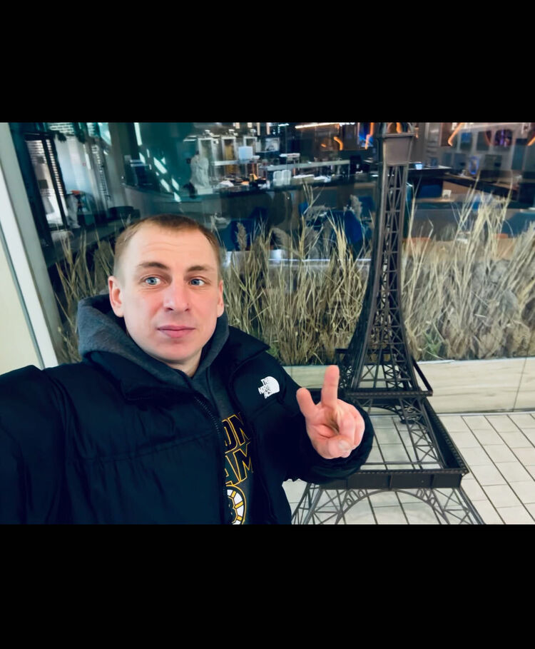  52927430  Viktor, 36 ,    