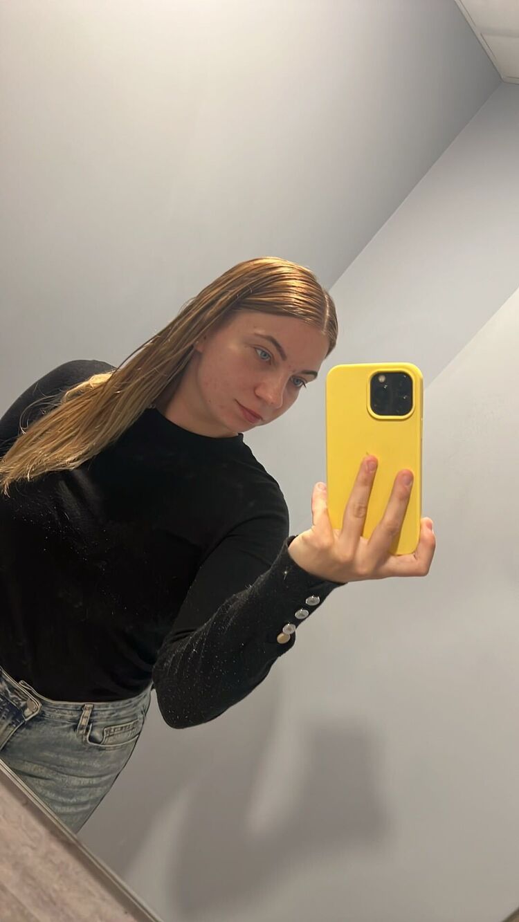  52046940  Olga, 24 ,    