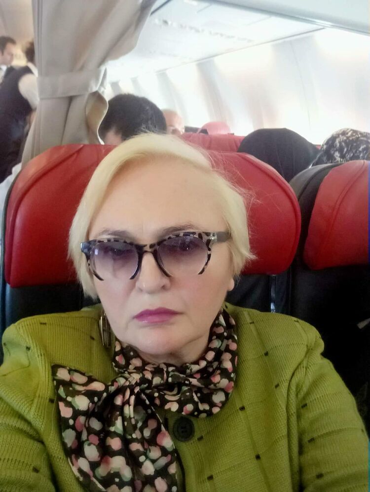  ,   Magda, 61 ,   ,   , c 
