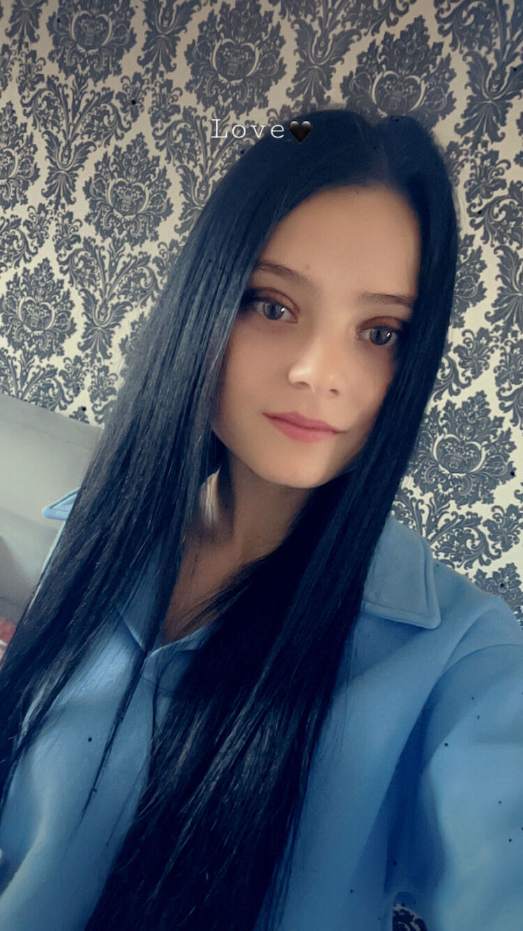  47582010  Alina, 18 ,    