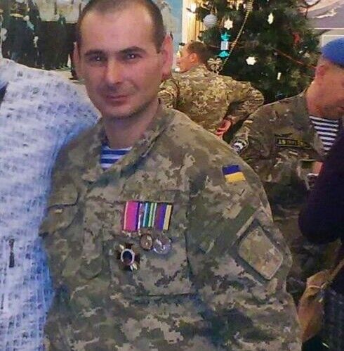  16960140  Viktor, 46 ,    
