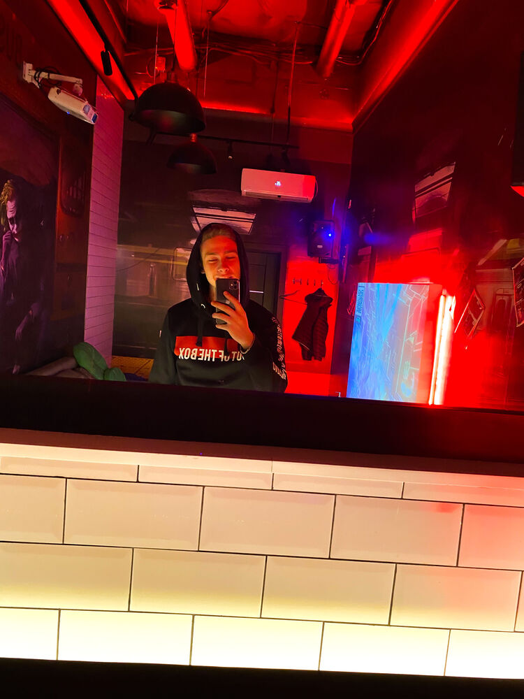  31033030  Monetka, 23 ,    